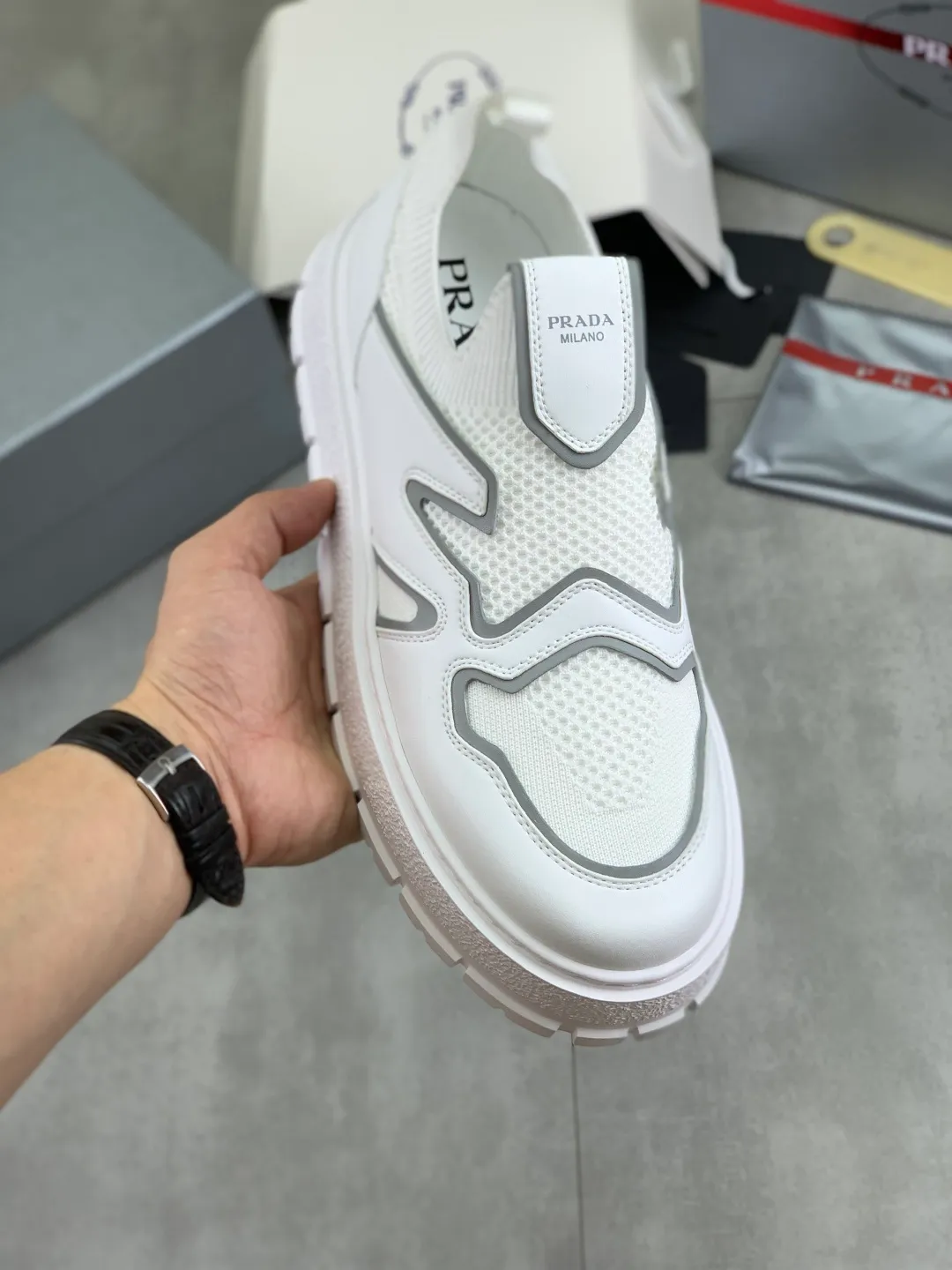 Men's shoes 💰P600💰 [New style] Flying weave series (summer must-have) is now available on the official website, 🆘 Trendy brand (Prada) mainly promotes popular models, avant-garde and versatile fashionable men's shoes, private version mold opening, cowhide surface splicing 1:1.. Fashionable and simple, original imported cowhide and cowhide leather feet; the atmosphere and personality are more fashionable, eye-catching and pursuing class. It will subvert the old idea and be a must-have for fashion trendsetters with you! Must keep it for yourself! High-end comfort and low-end, high-end quality workmanship. Size: 38-45 4️⃣colors available.